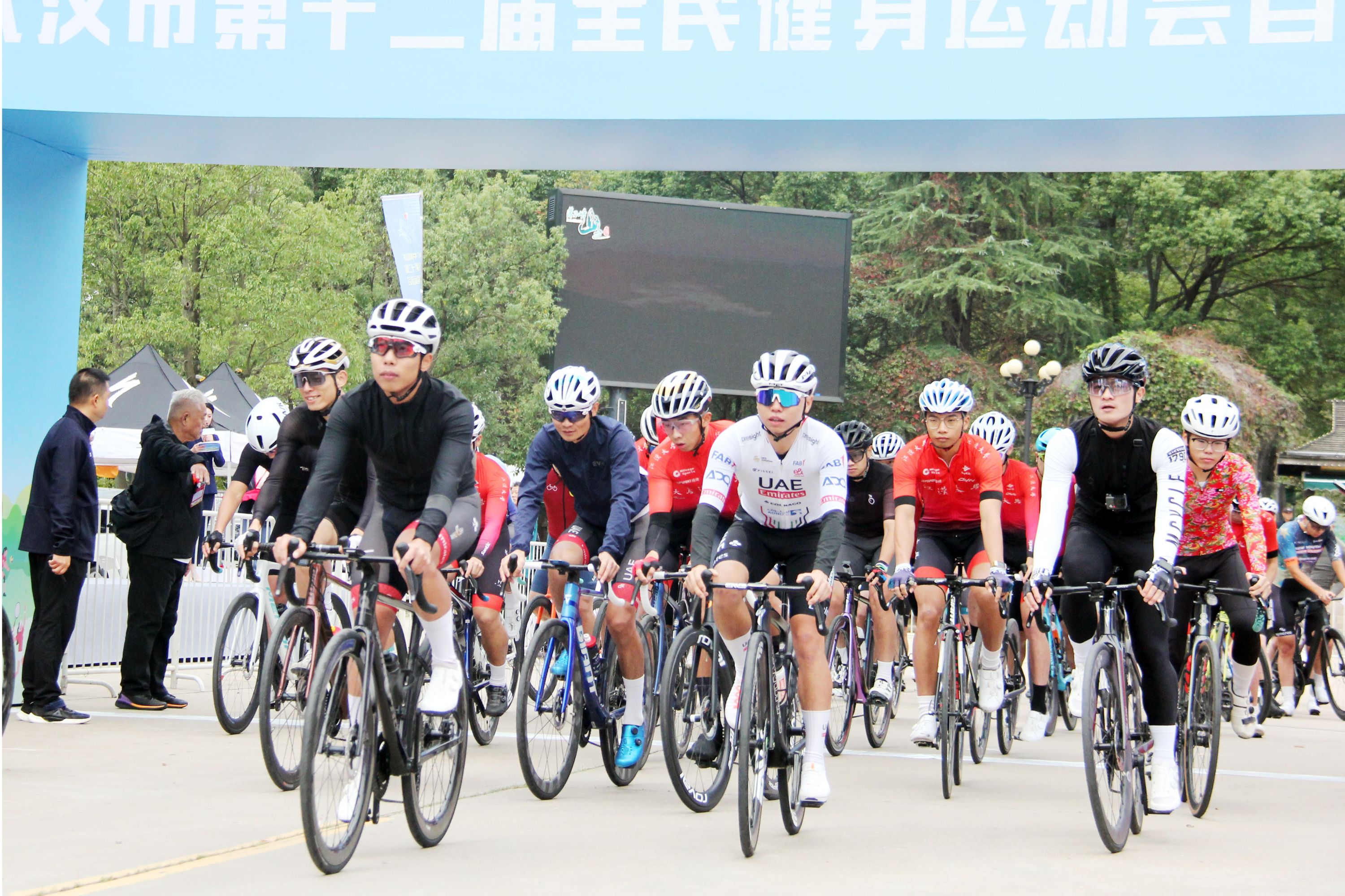 中欧体育官网入口-关于自行车赛道高潮不断，选手尽展风采的信息