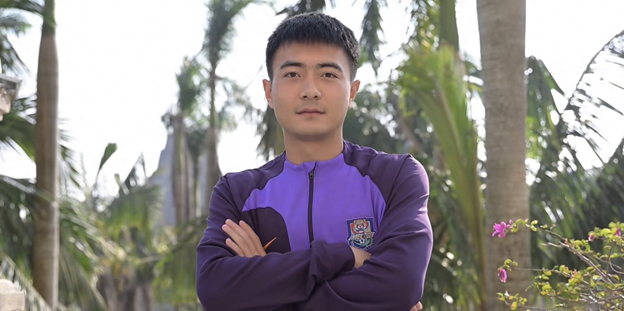 20岁后卫加盟津门虎没接触李磊，石炎训练张威踢中甲！两外援续约的简单介绍