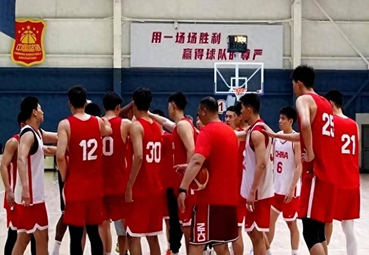 包含男篮热身赛-余嘉豪两双胡明轩13分中国胜荷兰的词条