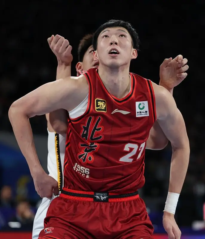 北京首钢豪取六连胜，稳坐积分榜榜首